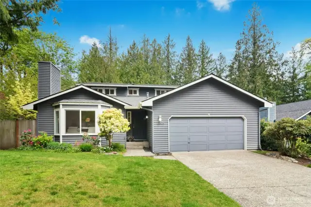 Discover comfort and style in this charming 3 bedroom home nestled in a sought after Sammamish neighborhood with top tier schools only a stone’s throw away. Minutes to highly rated schools, parks, trails, shopping, library, freeway access and more.