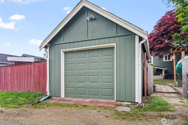 Single car garage with alley access