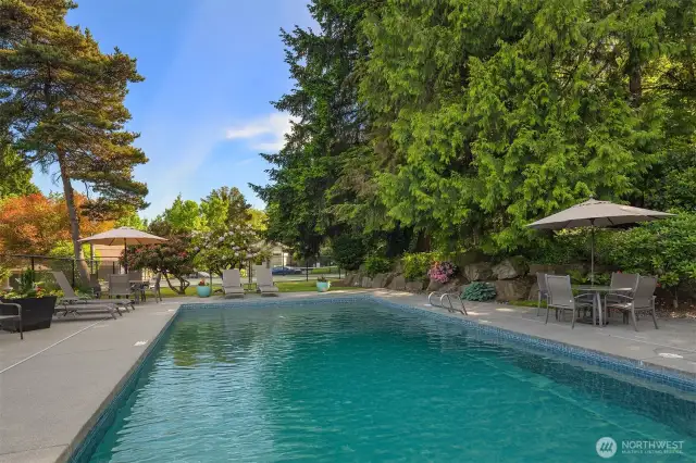 Community pool, clubhouse, sauna and hot tub