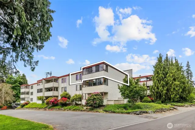 Top floor end unit