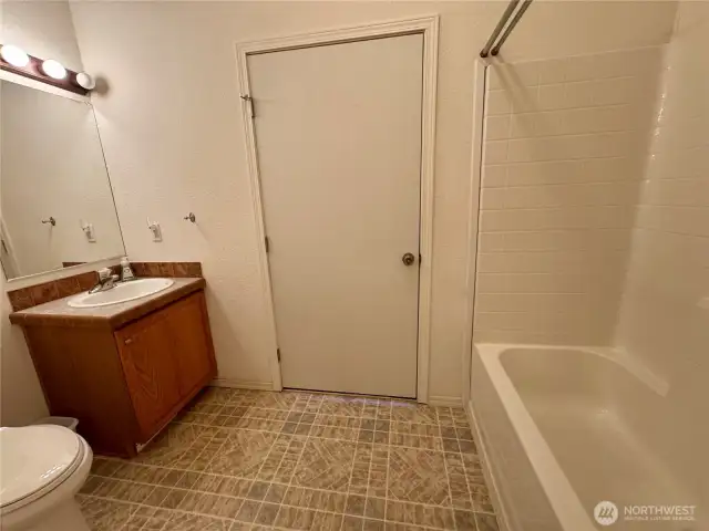Neutral Guest bath.
