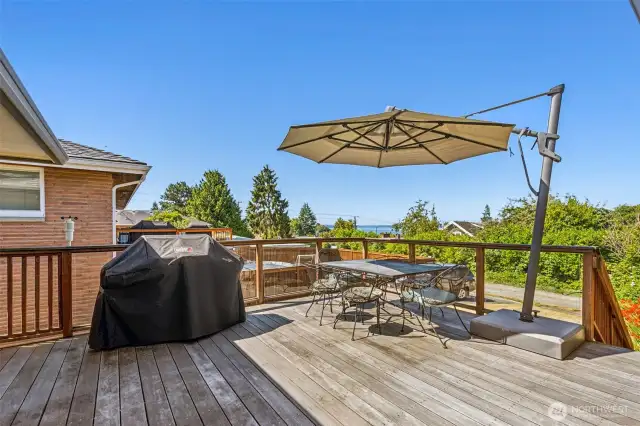 Spacious view facing deck