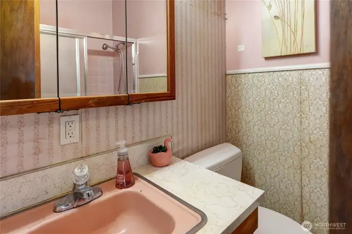 Main level full bath