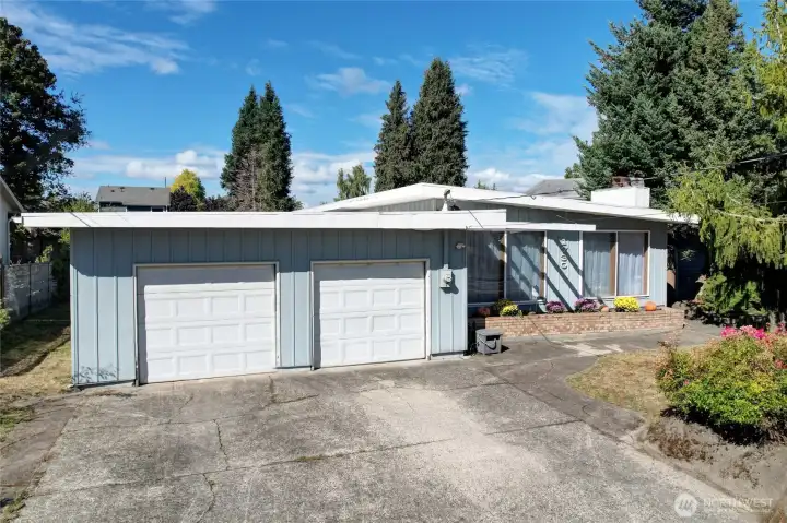 Front driveway entrance