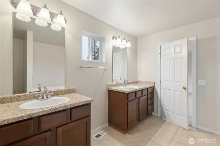 Primary 5-piece ensuite