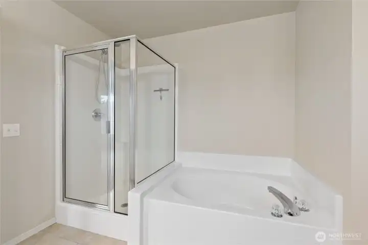 Primary 5-piece ensuite