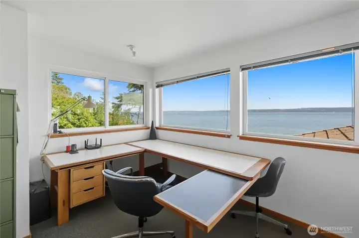 Upstairs oversized primary