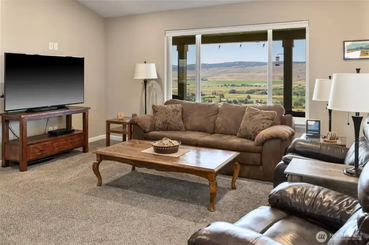 Enjoy the picturesque Valley Views!