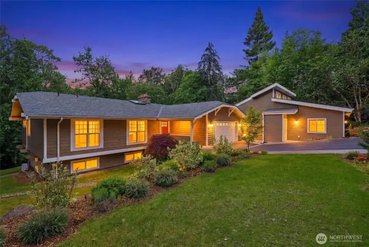 Rare and versatile compound-like offering in Sammamish.
