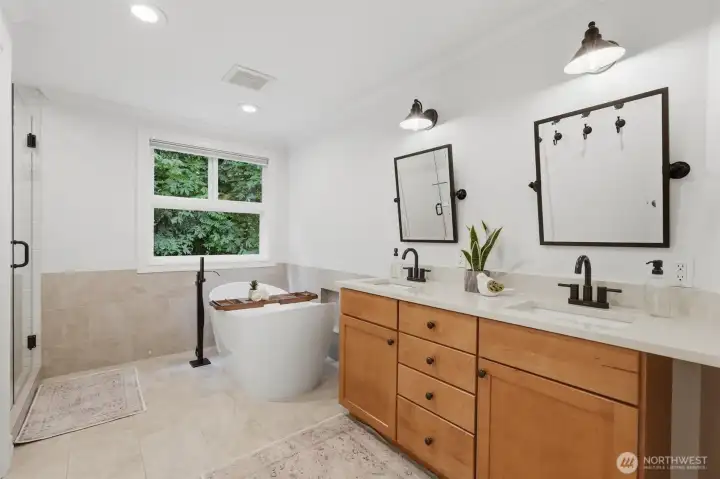 Primary 5-piece bath.