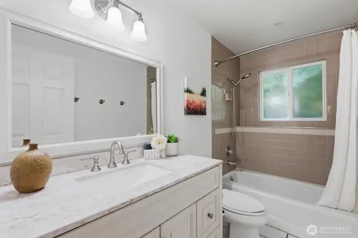 Full bath on the lower.