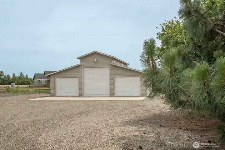 40X48 shop/utility building with roll up doors, concrete floors and plenty of power