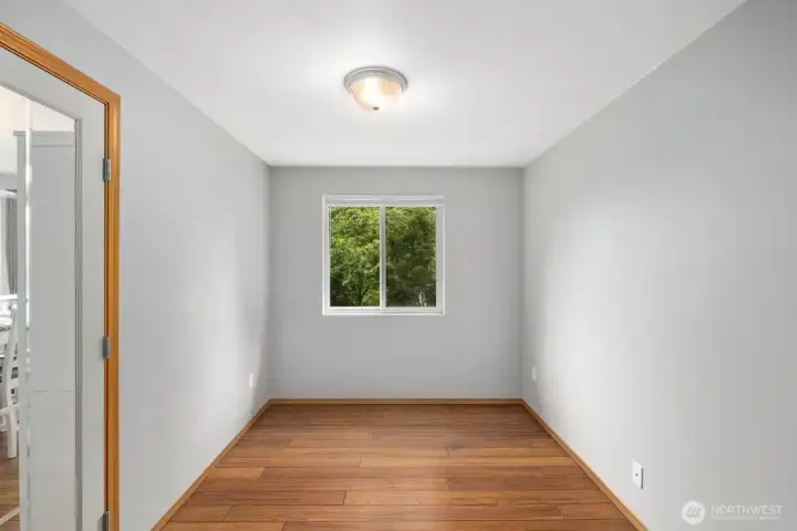 Office/Bonus Room Off the Kitchen Office/Bonus Room Off the Kitchen