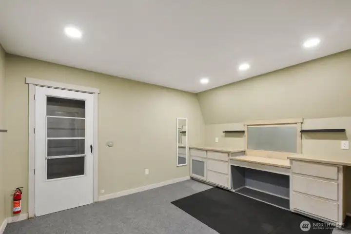 Office/Hobby Room in back of the 1,000 sq ft shop Office/Hobby Room in back of the 1,000 sq ft shop