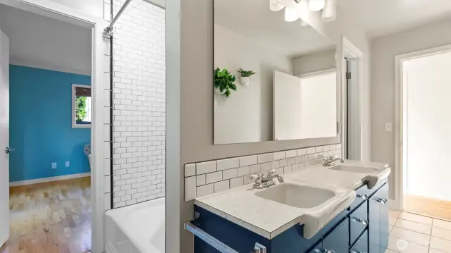 Main Floor Bathroom - Jack-n-Jill to Primary #2