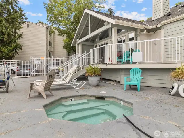 In addition to the swimming pool there is also a hot tub!
