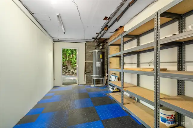 Shop/storage room that opens to the private driveway and has plenty of space for extras.