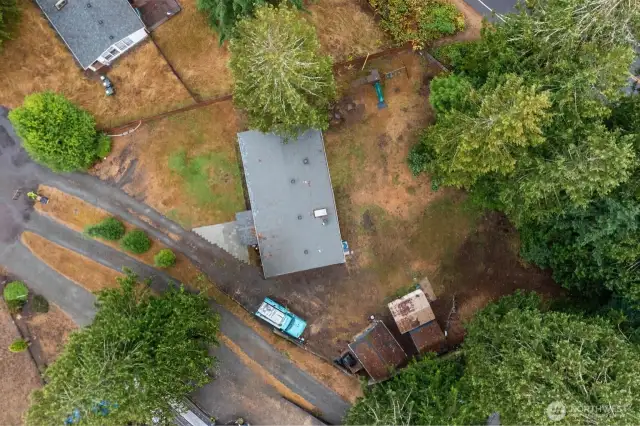 Welcome home~ Large Lot- Great Neighbors!