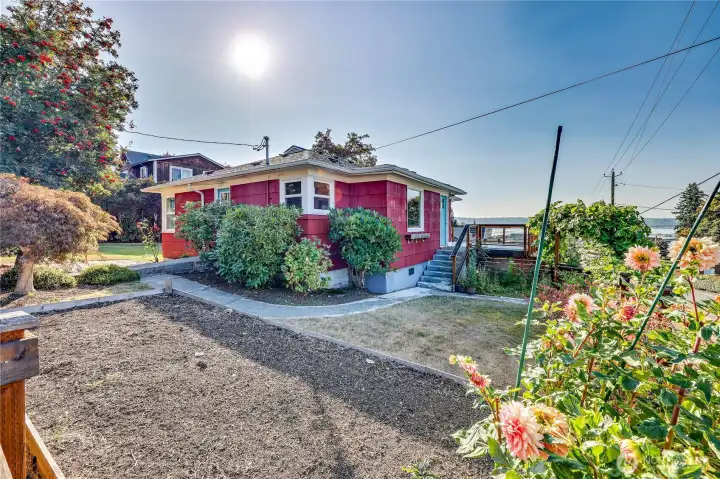 Grow you own food, flowers and memories here!