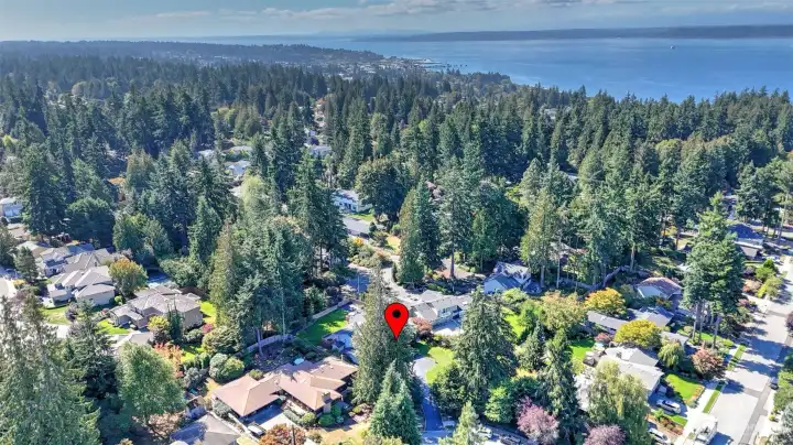 Ideally located close to downtown Edmonds, sandy beaches, boutique shopping, dining, and highly regarded schools