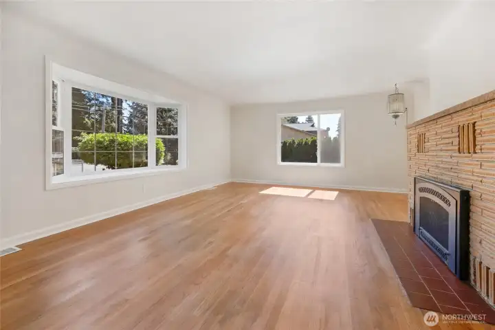 Living room with bay window seating