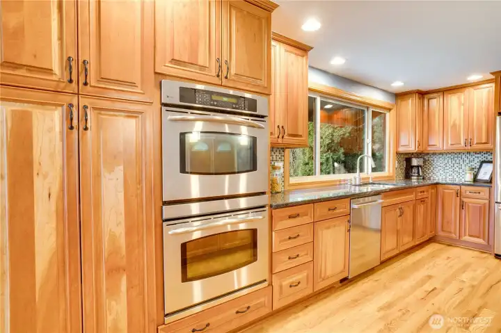 Upgraded appliances - check!  Double ovens - check!