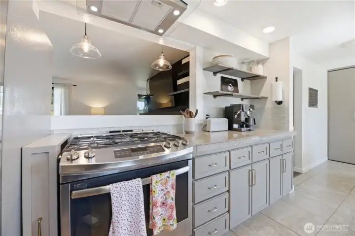 Gas Range with open breakfast bar that looks out to living room