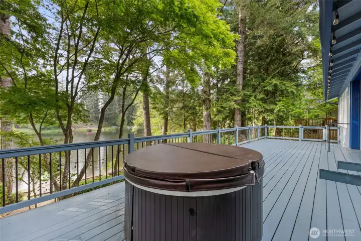 Large NEWLY Painted Deck + Hot Tub.
