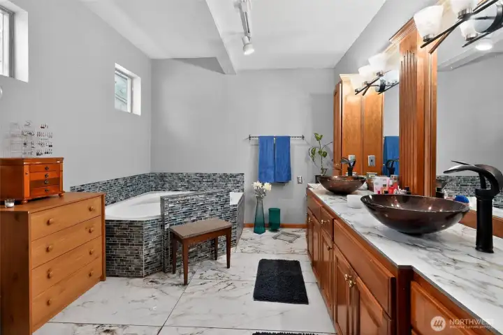 primary en suite primary en suite