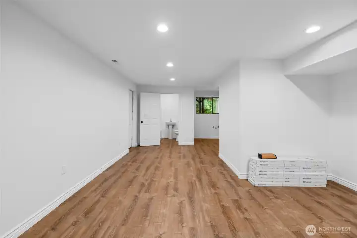 2nd bonus/flex area downstairs. Hobbies, crafts or work out area??