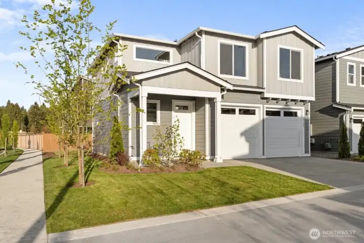 Photographs are for illustrative purposes only. Features, finishes, interior/exterior colors, landscaping and floorplan shown may vary from actual homes built