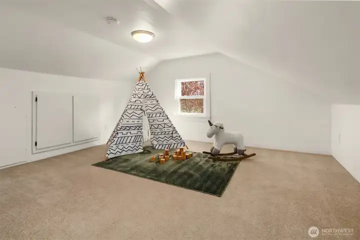 Upper loft area. Upper loft area.