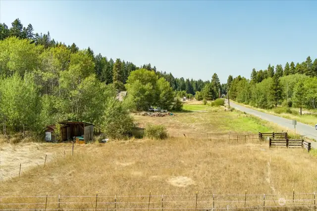 The quiet country road gets hardly any traffic.