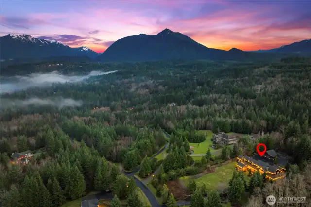 Embrace an active lifestyle with adventure at your doorstep. Whether it’s mountain biking, hiking, skiing, snowboarding, snowshoeing, or paddleboarding, this prime location puts it all within easy reach.