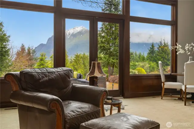 Relax with a glass of wine and read or enjoy the view. You'll never tire of this amazing view.