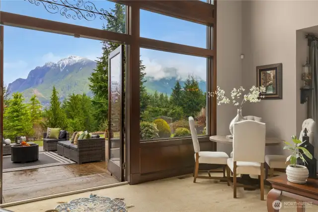 This home is one of the ONLY homes in the Uplands with a perfect view of Mt Si. If you want this view, this opportunity rarely presents itself.