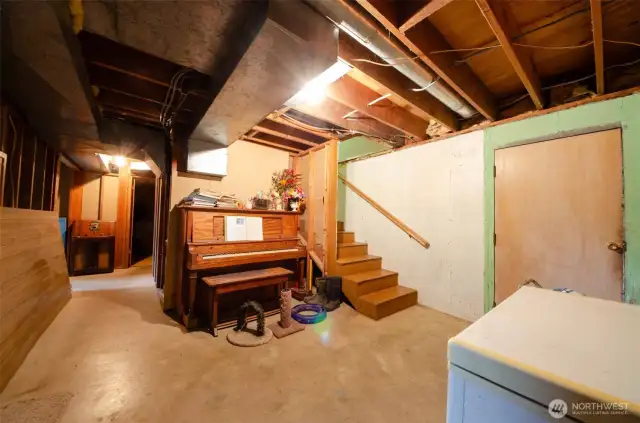 Second entrance to basement coming from exterior. What about creating an additional apartment in this space?