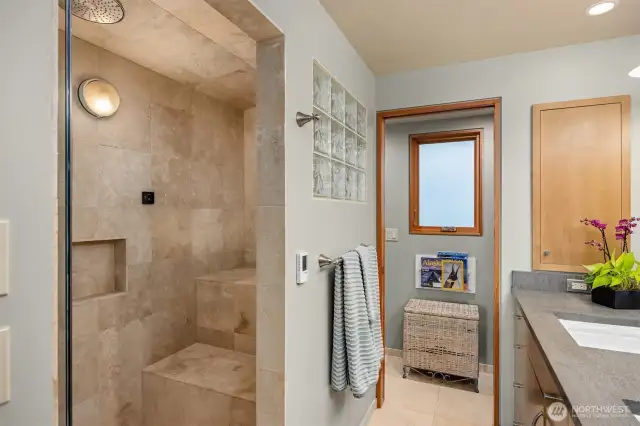 Primary bath with steam shower