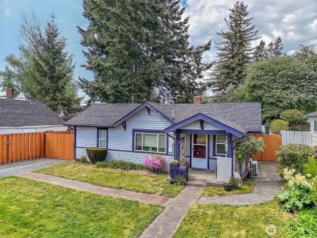 Craftsman Cutie with a Newer Roof.