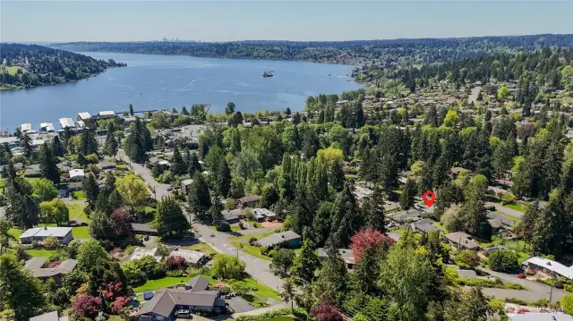 Home is blocks north of Lake Washington.  Burke-Gilman Trail nearby.
