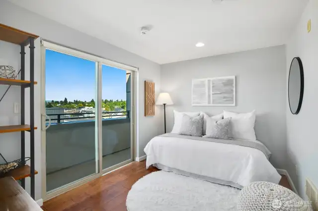 Guest bedroom/office