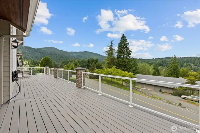 180-degree lake and valley views