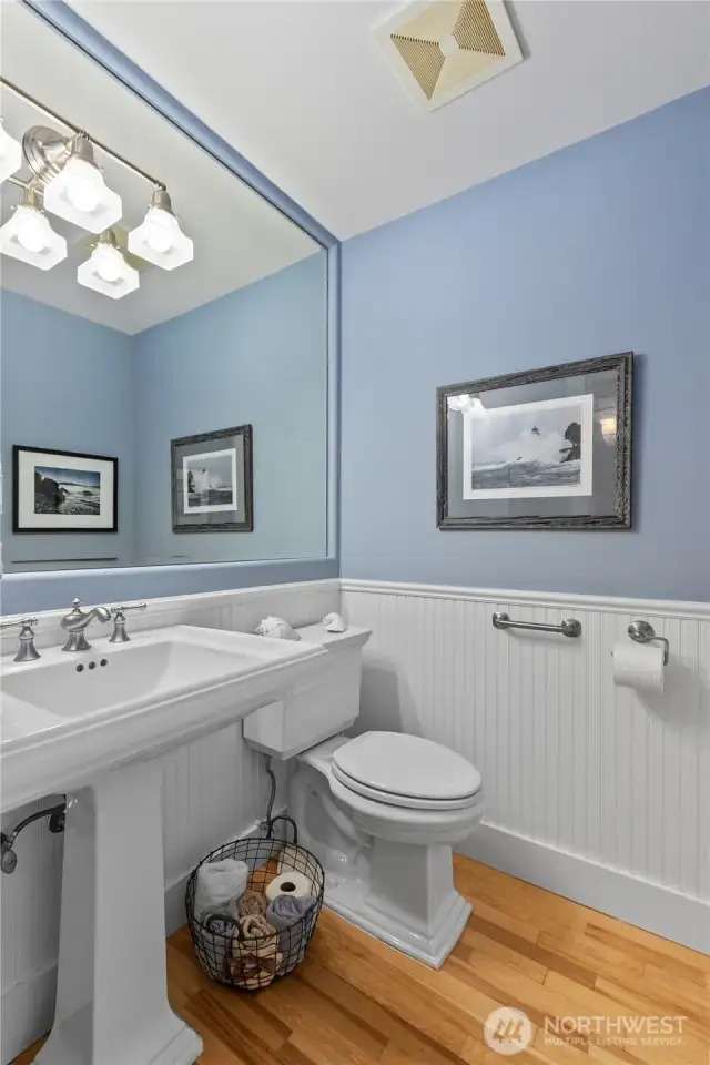 Main level guest bath