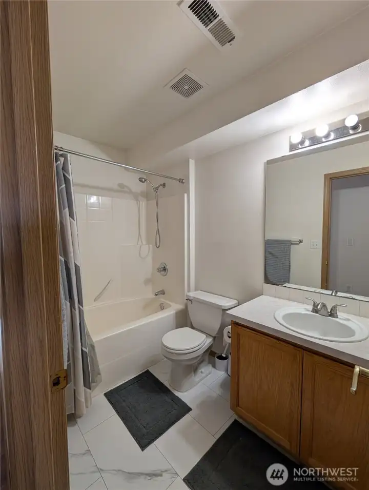 Full bathroom - upper level hallway