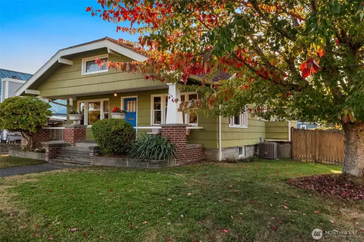 Isn't this an enticing home?!