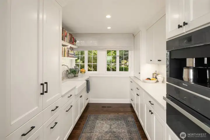Butlers pantry/Service kitchen