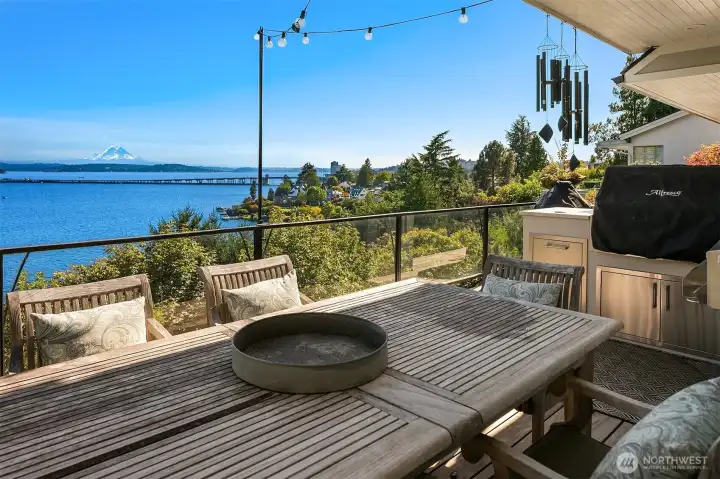 Al Fresco dining with Wow views