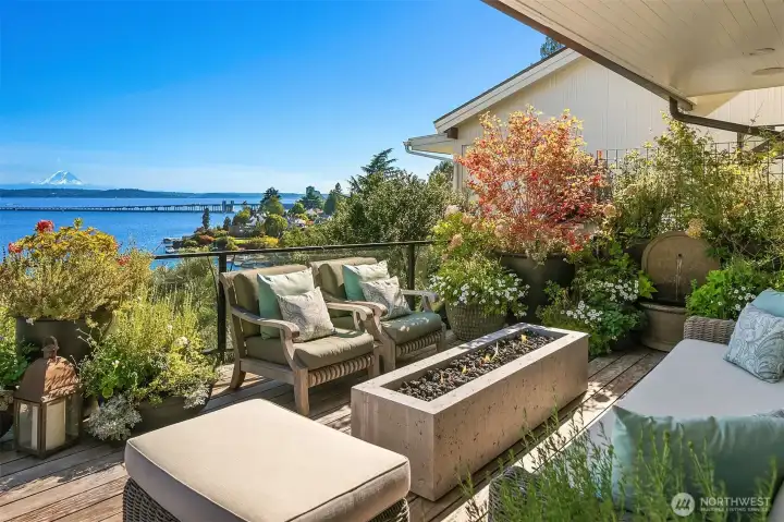 Outdoor entertaining with fire pit and fountain.