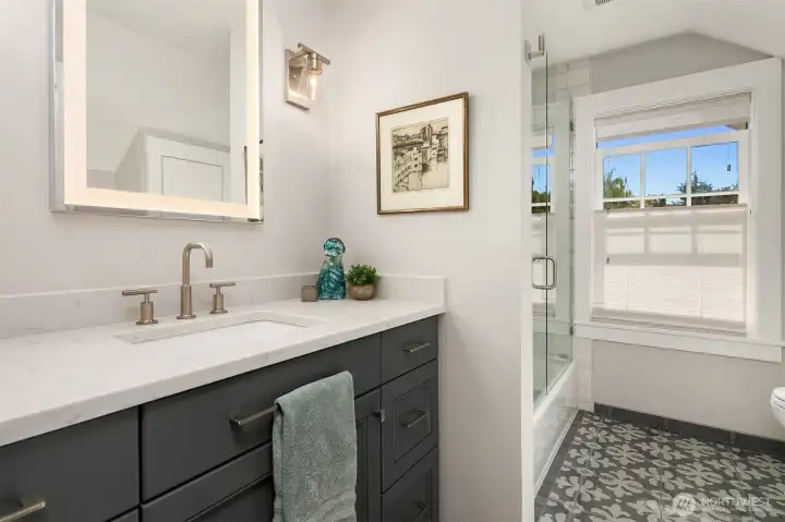 Upper level guest bath