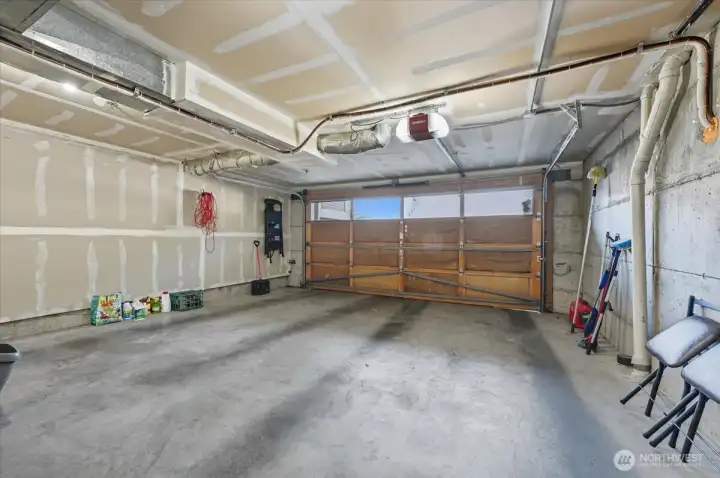 Three-car tandem garage